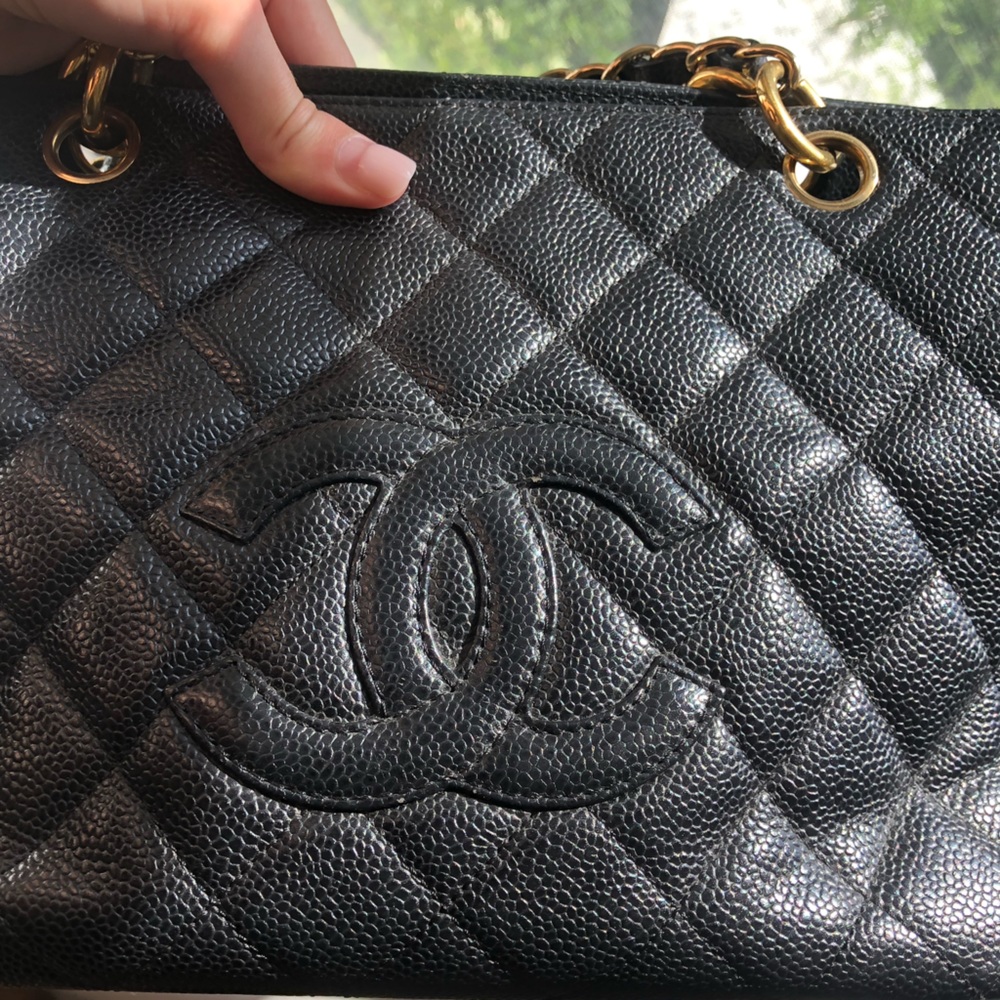 CHANEL Black Quilted Leather Bag - Picture 4 of 15